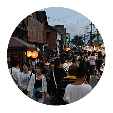 商店街の夏祭りの写真