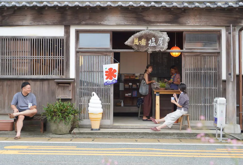 塩屋入口正面から見た写真