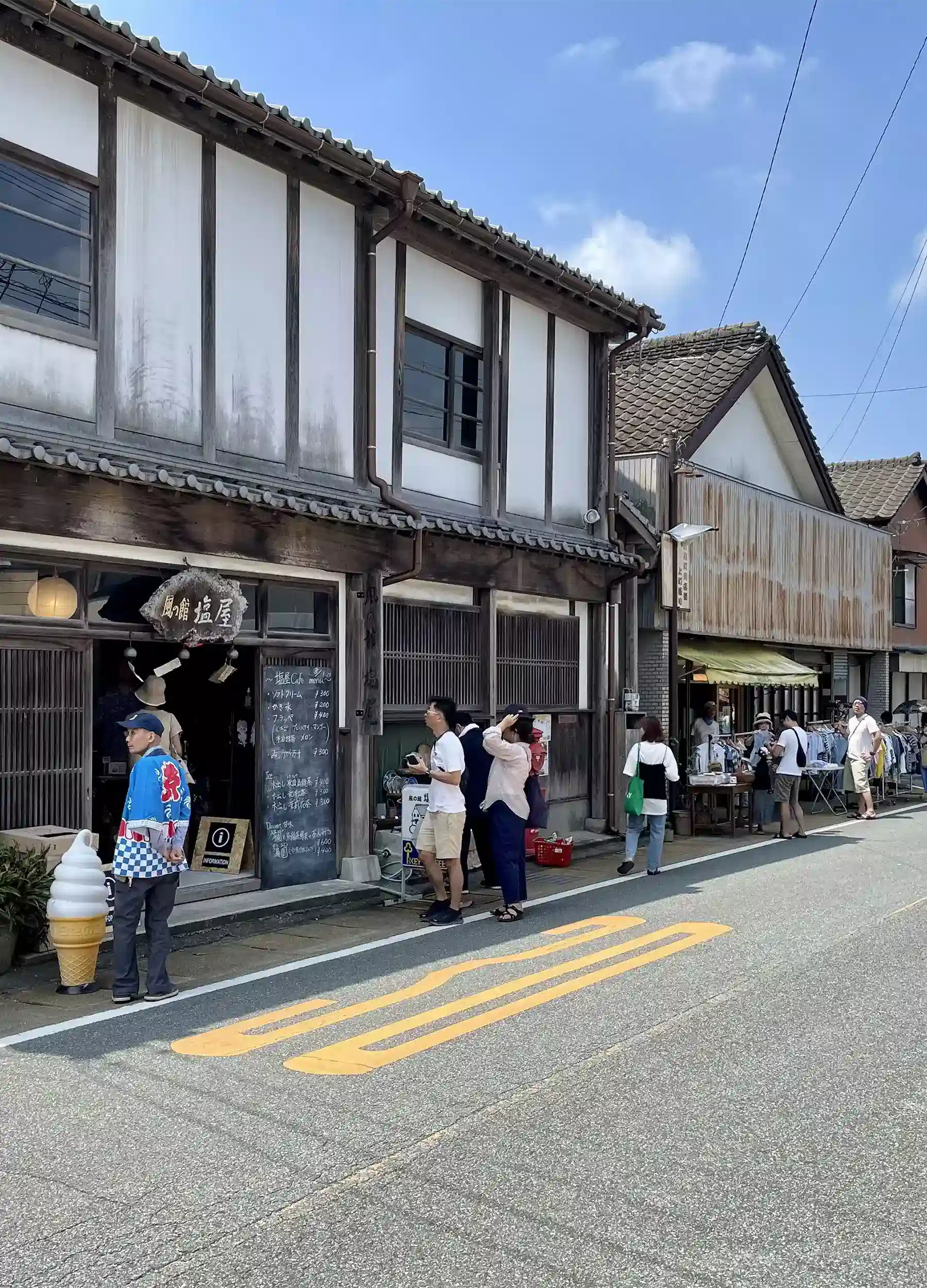 町家が建ち並ぶ小川町商店街の画像